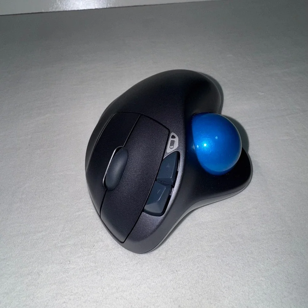 Logitech M570 Wireless Trackball Mouse Ergonomic -Tested Works No Battery Cover*
